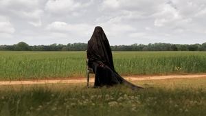 Женщина во дворе (2025)